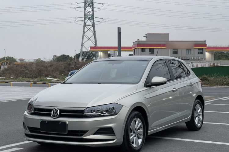 Volkswagen Polo 2019 car image #2