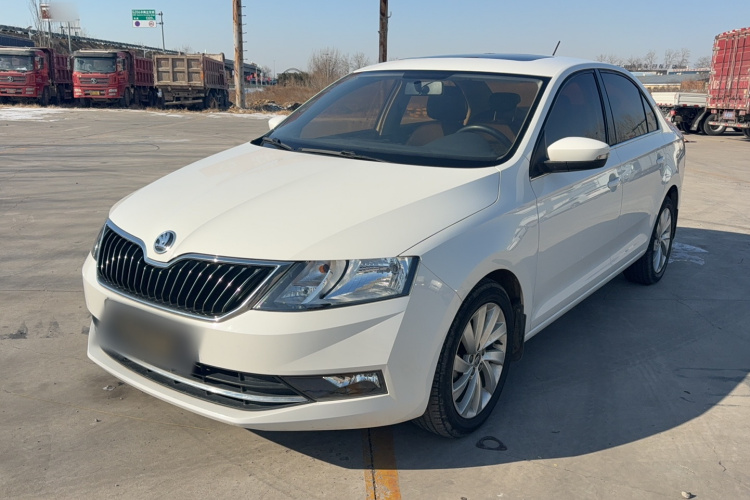 Skoda Rapid 2018 car image #2