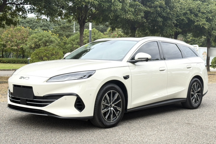 BYD Seal 06 DM-i 2025 #2 BYD Seal 06 DM-i 2025 immagine di auto #2