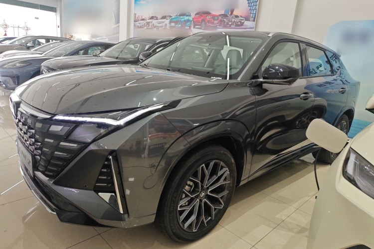 Changan UNI-Z PHEV 2025 #2 Changan UNI-Z PHEV 2025 car image #2