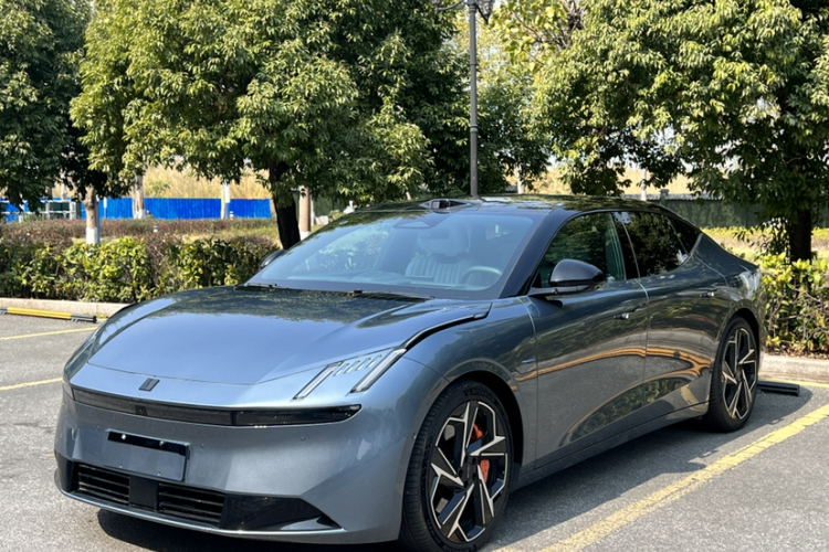 Lynk & Co 2025 car image #2