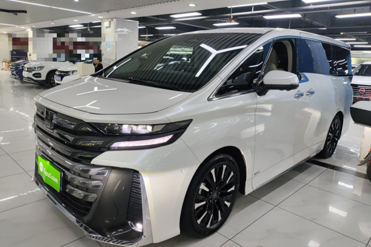 Toyota Vellfire 2024 car image #2
