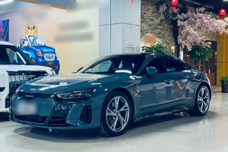 Audi e-tron GT 2024 car image #2