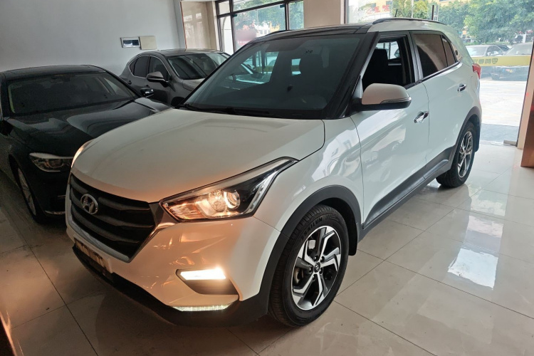 Hyundai ix25 2017 car image #2