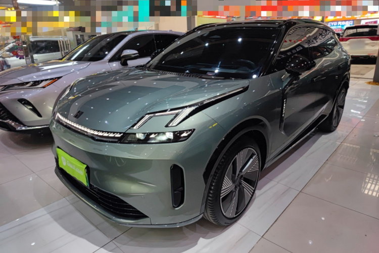 Lynk & Co 08 EM-P 2023 car image #2
