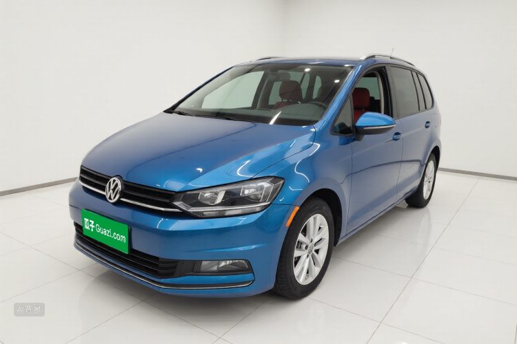 Volkswagen Touran 2019 car image #2