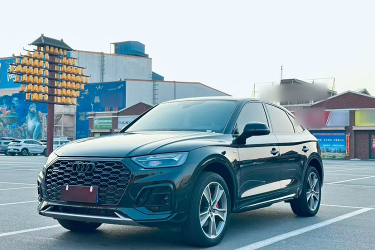 Audi Q5L Sportback 2023 car image #2