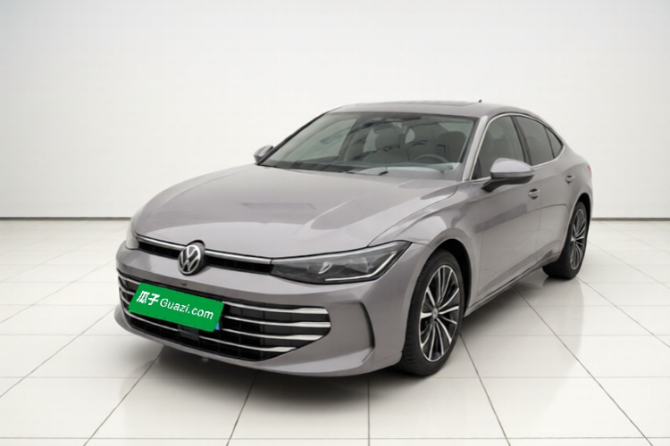 Volkswagen Passat 2024 car image #2
