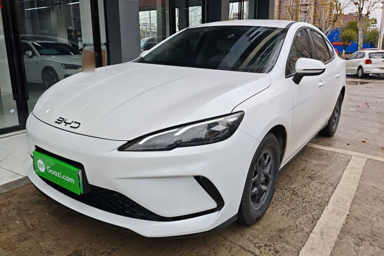 BYD Seal 05 DM-i 2025 car image #2