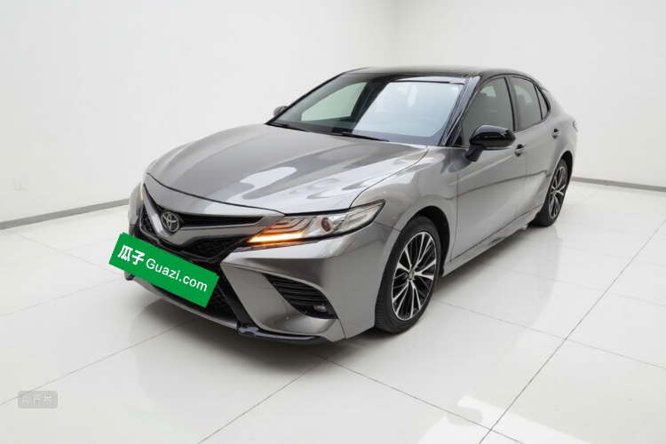 Toyota Camry 2020 car image #2