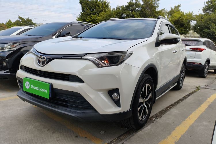 Toyota RAV4 2019 #2 Toyota RAV4 2019 car image #2