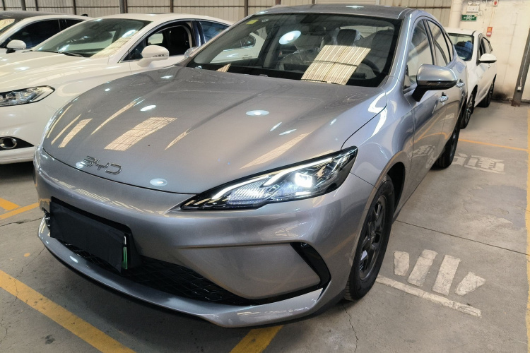 BYD Seal 05 DM-i 2025 #2 BYD Seal 05 DM-i 2025 car image #2