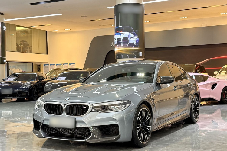 BMW M5 2018 car image #2