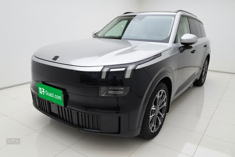 Lynk & Co 900 2025 car image #2