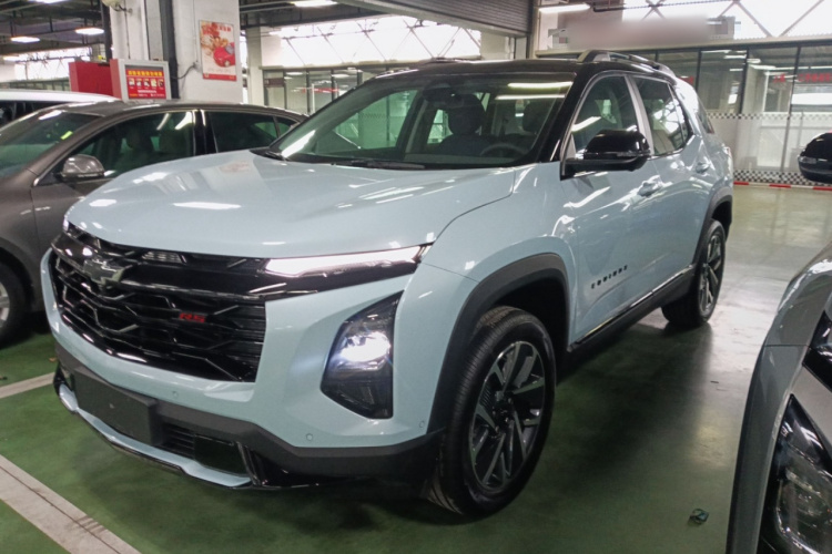 Chevrolet Equinox Plus 2025 car image #2