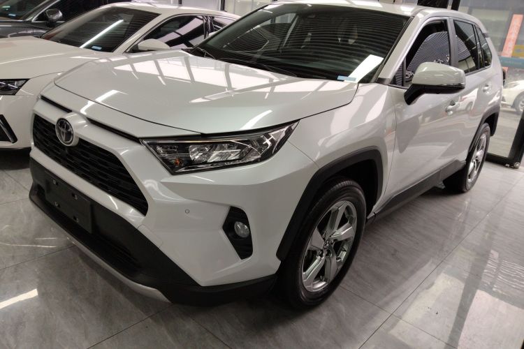 Toyota RAV4 2023 car image #2