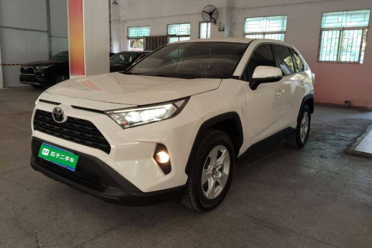 Toyota RAV4 2021 car image #2