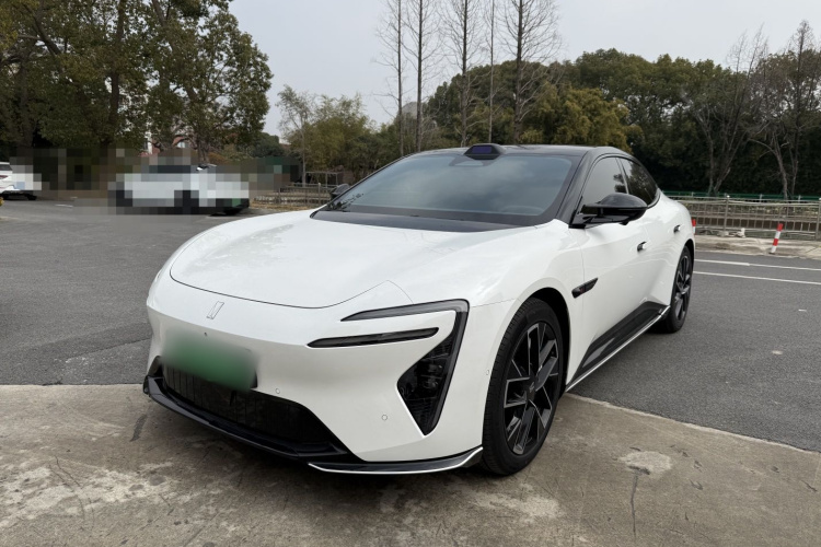 Avatr 06 2025 car image #2