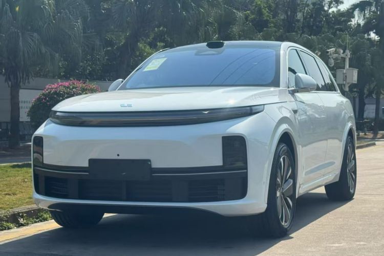 Li 2025 immagine di auto #2