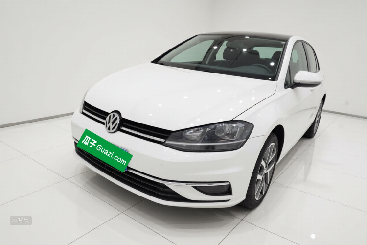 Volkswagen Golf 2018 car image #2