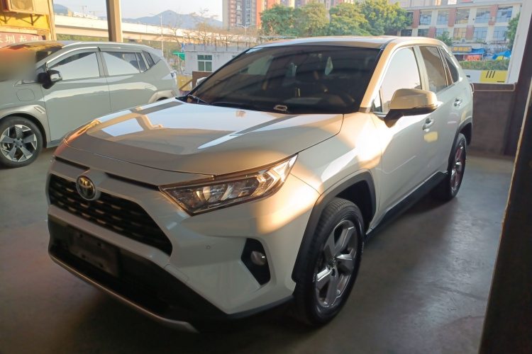 Toyota RAV4 2022 car image #2