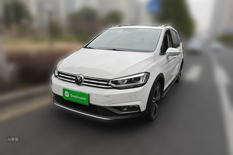 Volkswagen Touran 2021 car image #2