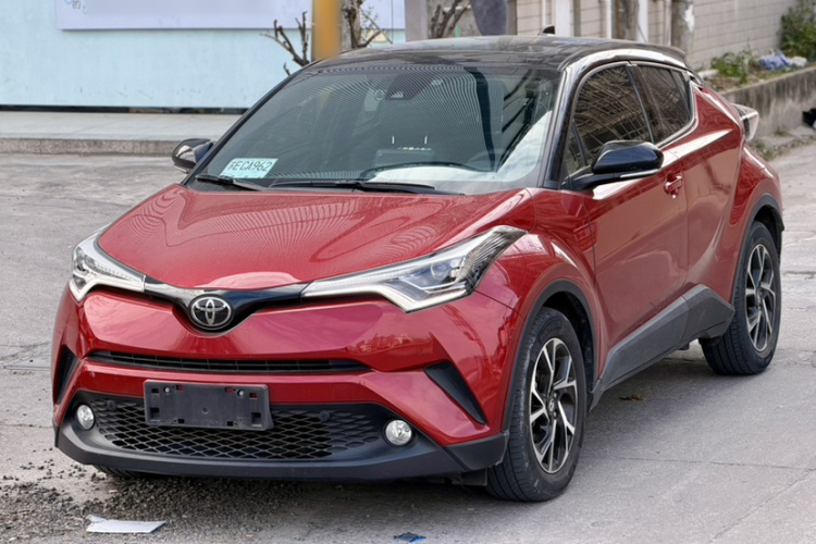 Toyota C-HR 2020 car image #2