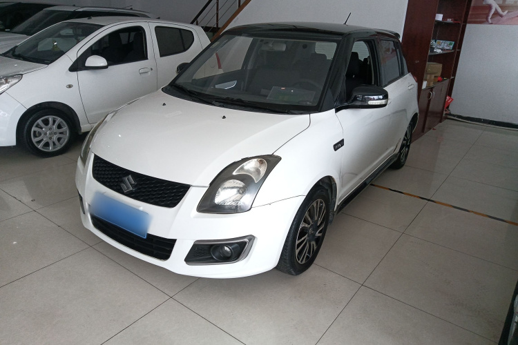 Suzuki Swift 2015 car image #2