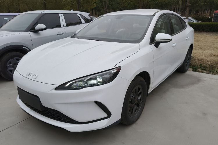 BYD Seal 05 DM-i 2025 immagine di auto #2