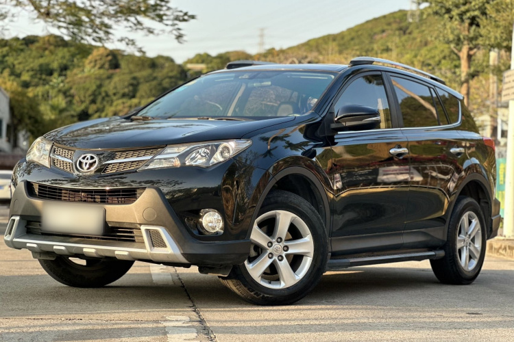 Toyota RAV4 2015 car image #2