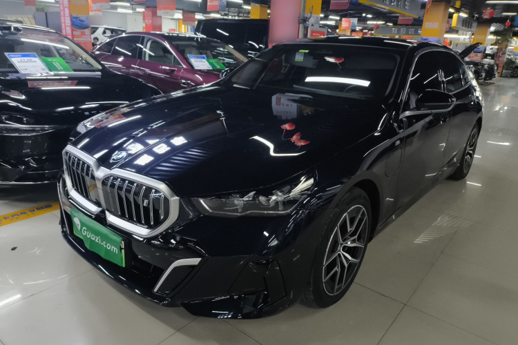 BMW i5 2024 immagine di auto #2