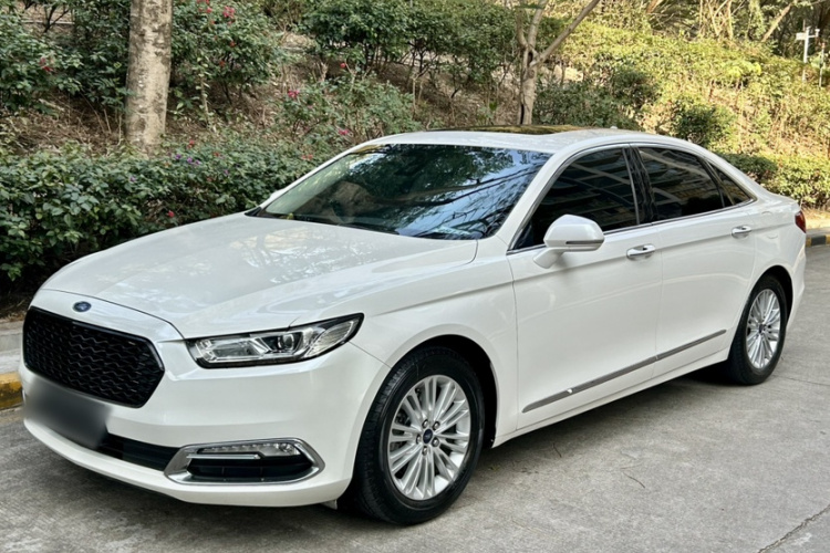 Ford Taurus 2017 car image #2