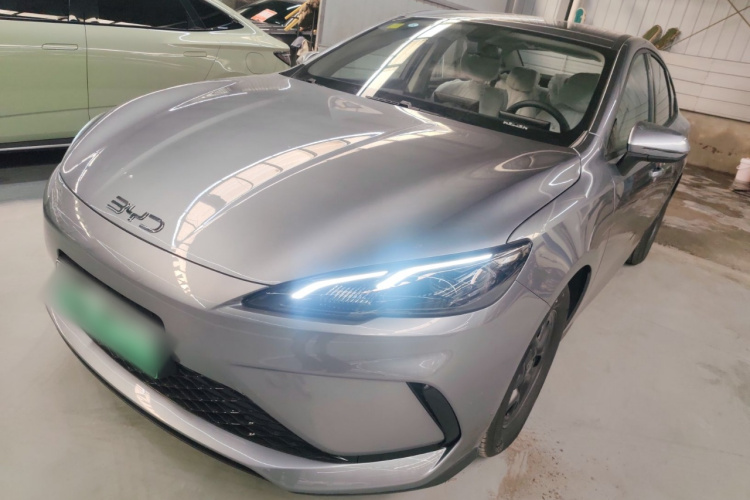 BYD Seal 05 DM-i 2025 car image #2