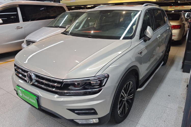 Volkswagen Tiguan L 2018 car image #2