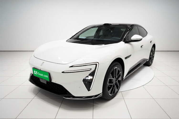 Avatr 06 2025 car image #2