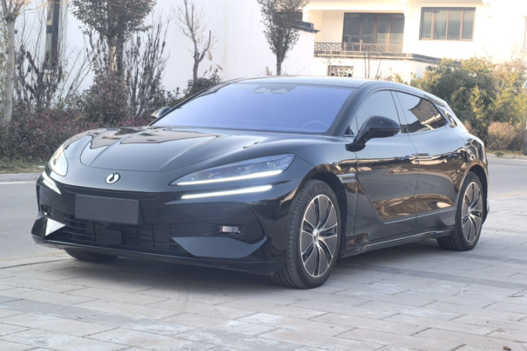 Denza Z9GT 2025 car image #2