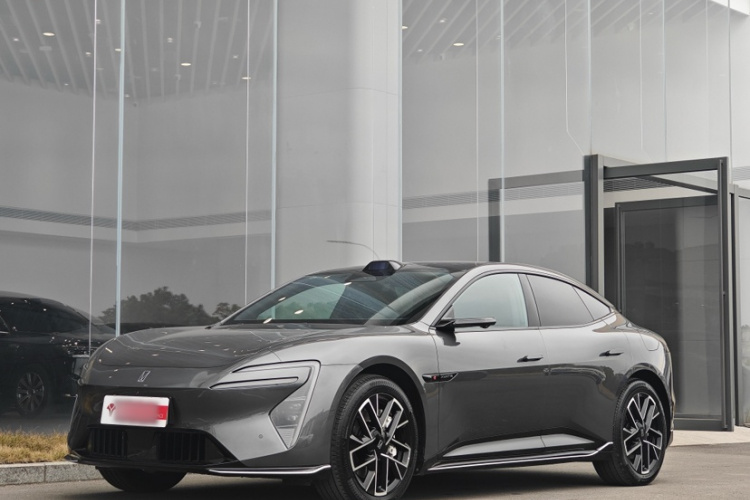 Avatr 06 2025 car image #2