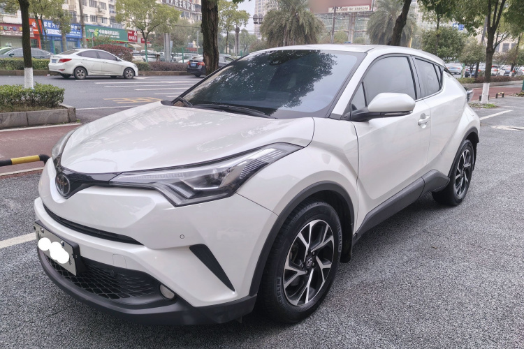 Toyota C-HR 2019 car image #2