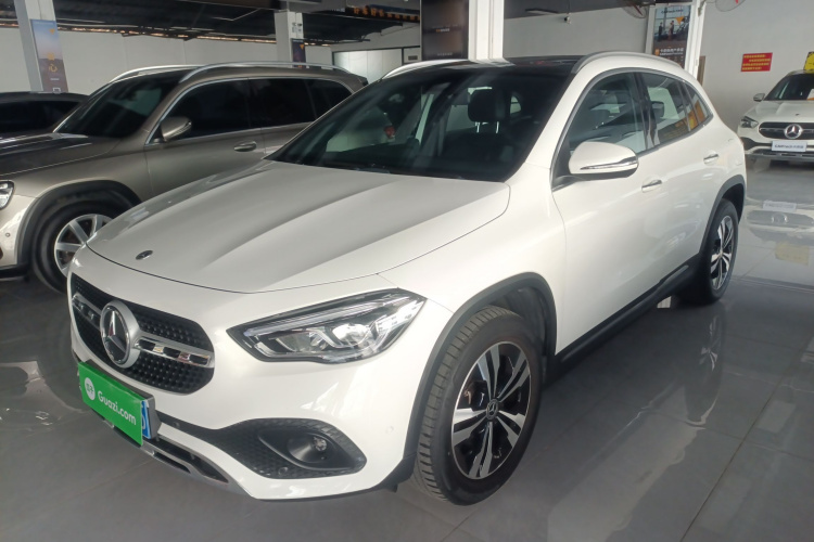 Mercedes-Benz GLA Class 2023 immagine di auto #2