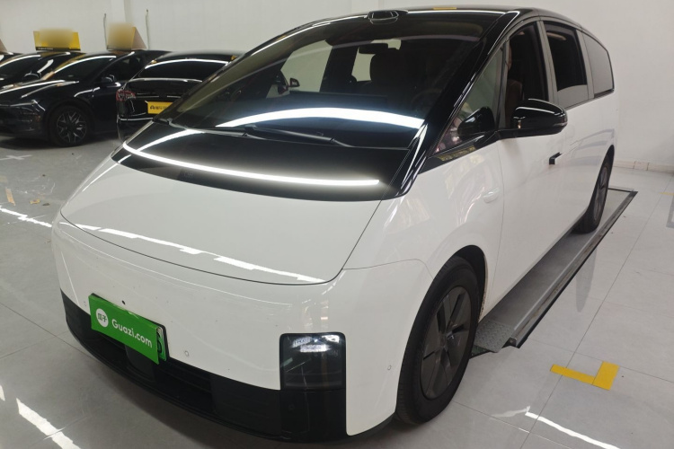 理想汽车 理想MEGA 2025 汽车图片 #2