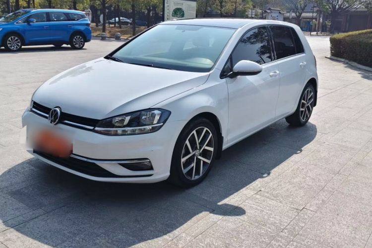 Volkswagen Golf 2019 car image #2