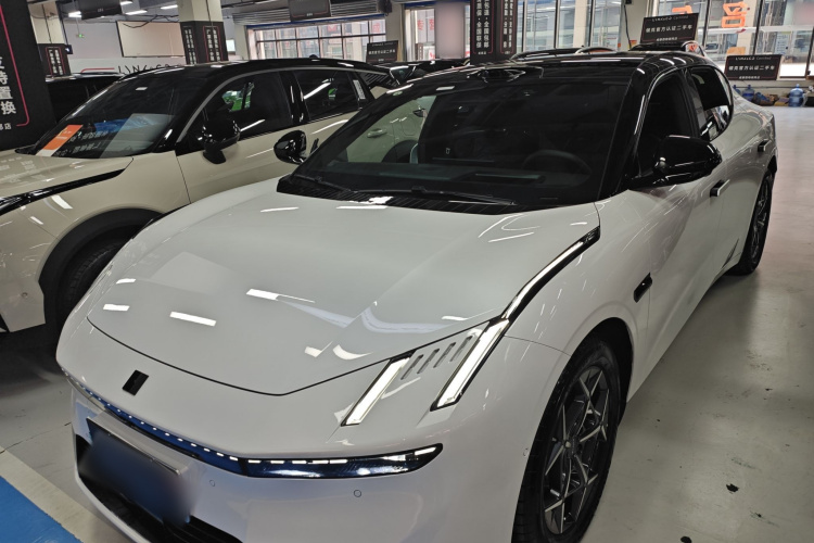 Lynk & Co 10 EM-P 2025 car image #2