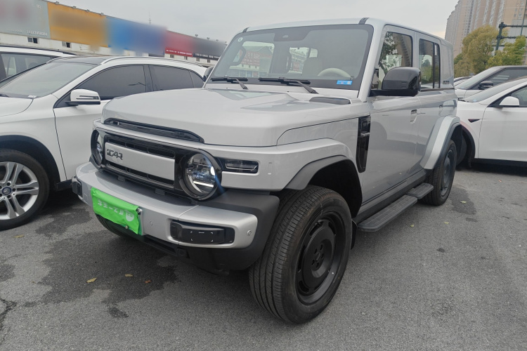 2025 car image #2