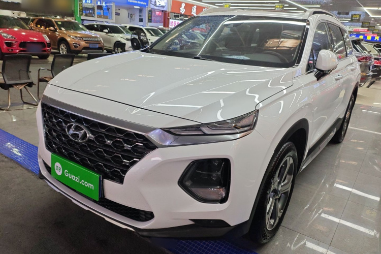 Hyundai Santa Fe 2019 car image #2