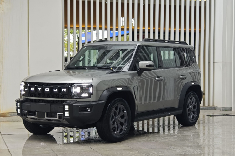 Jetour Traveller car image #2
