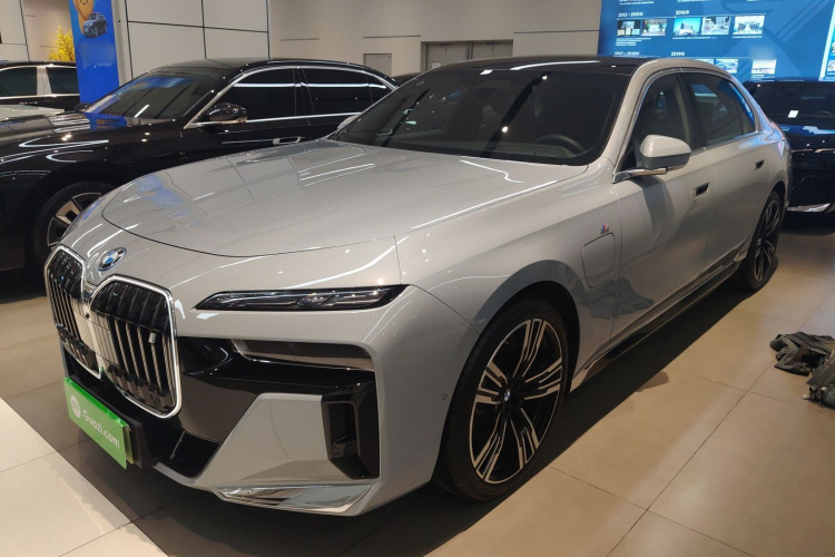 BMW i7 2025 изображение автомобиля #2