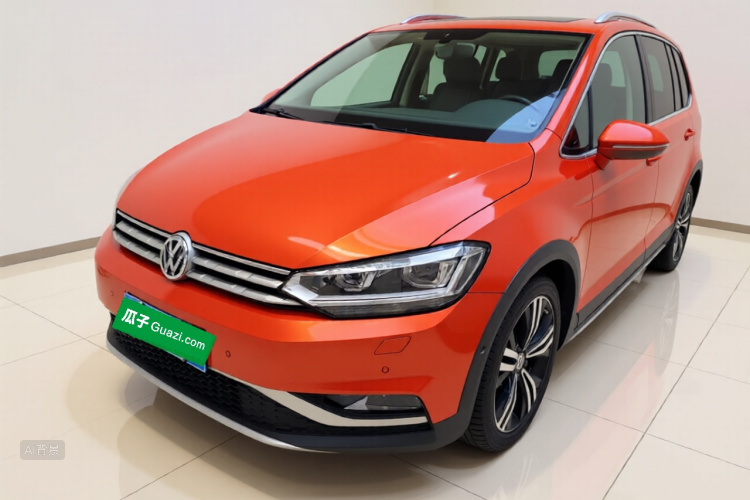 Volkswagen Touran 2020 car image #2