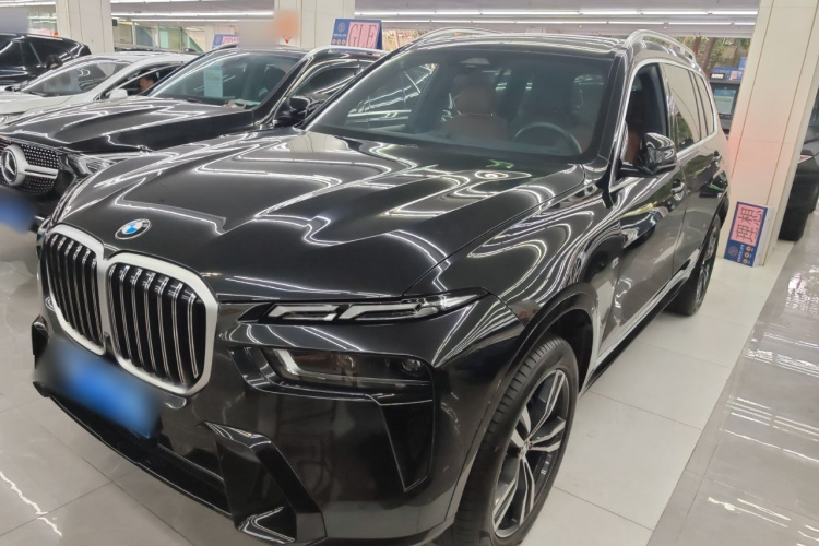 BMW X7 2024 صورة سيارة #2