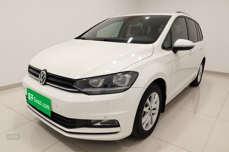 Volkswagen Touran 2018 car image #2