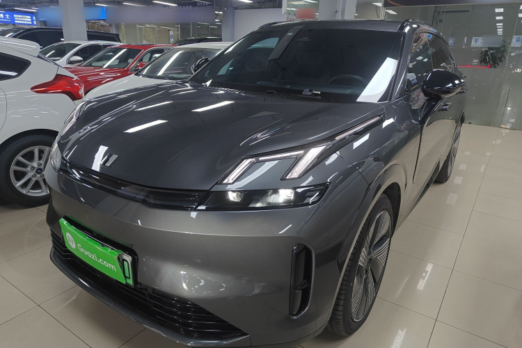 Lynk & Co 08 EM-P 2024 car image #2